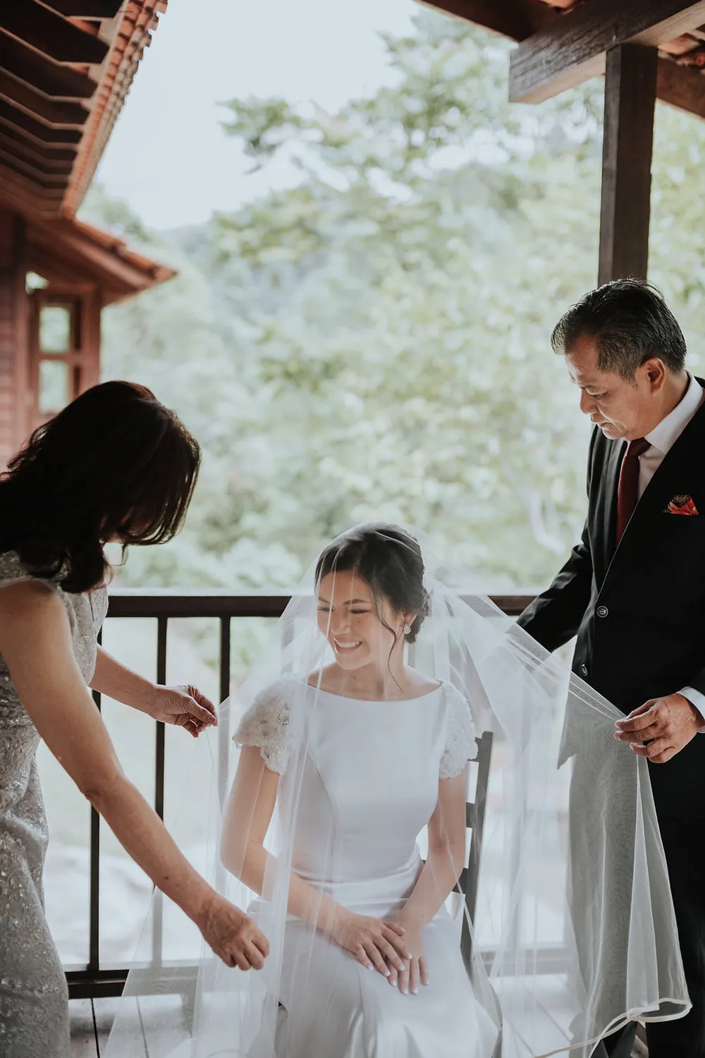 Photo by MunKeat Photography. theweddingnotebook.com