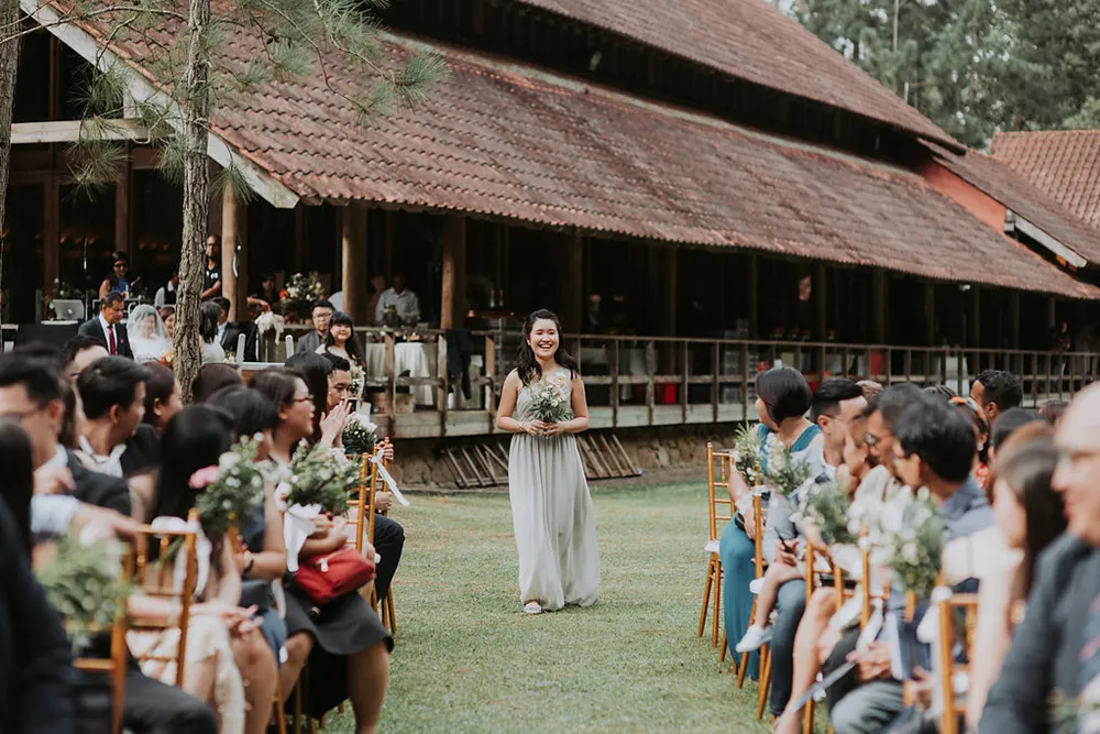 Photo by MunKeat Photography. theweddingnotebook.com