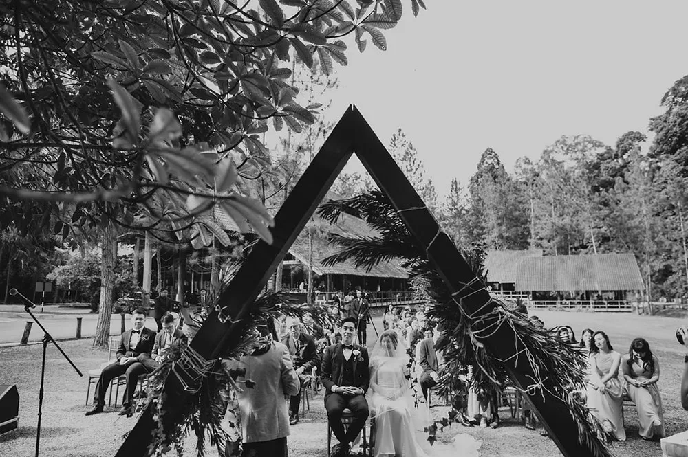 Photo by MunKeat Photography. theweddingnotebook.com