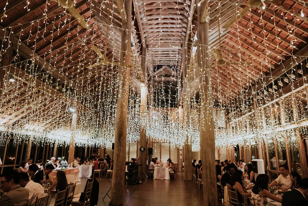 Photo by MunKeat Photography. theweddingnotebook.com