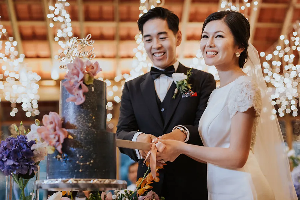 Photo by MunKeat Photography. theweddingnotebook.com