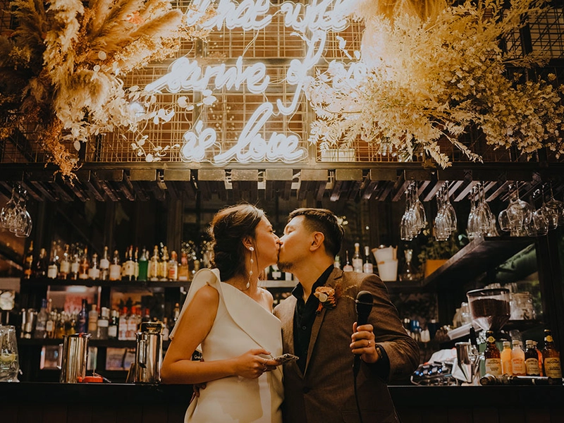 A Wedding with an Earthy Mood at the Arts House and Open Farm Community in Singapore