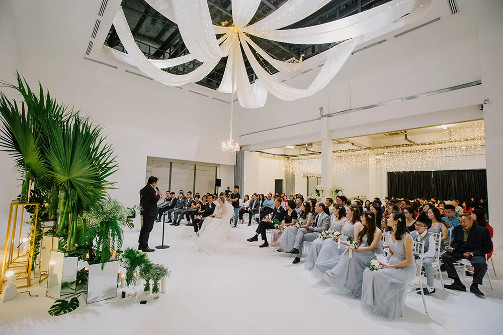 Photo by Louis Gan of Munkeat Studio. theweddingnotebook.com