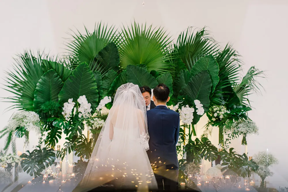 Photo by Louis Gan of Munkeat Studio. theweddingnotebook.com