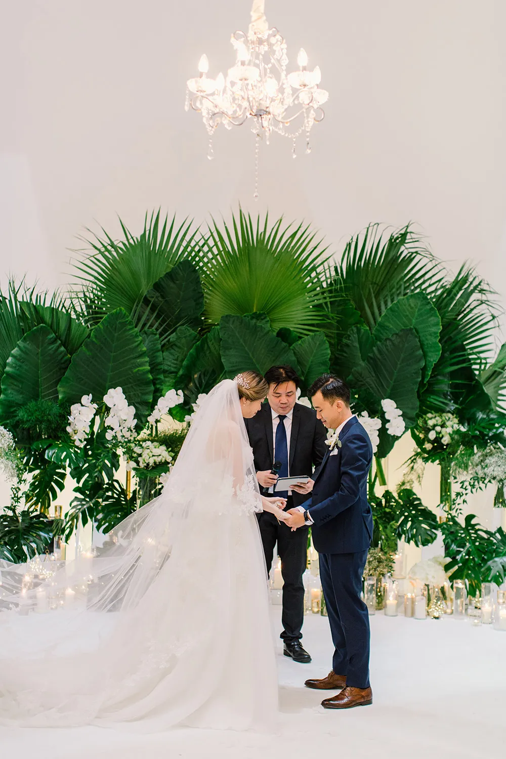 Photo by Louis Gan of Munkeat Studio. theweddingnotebook.com