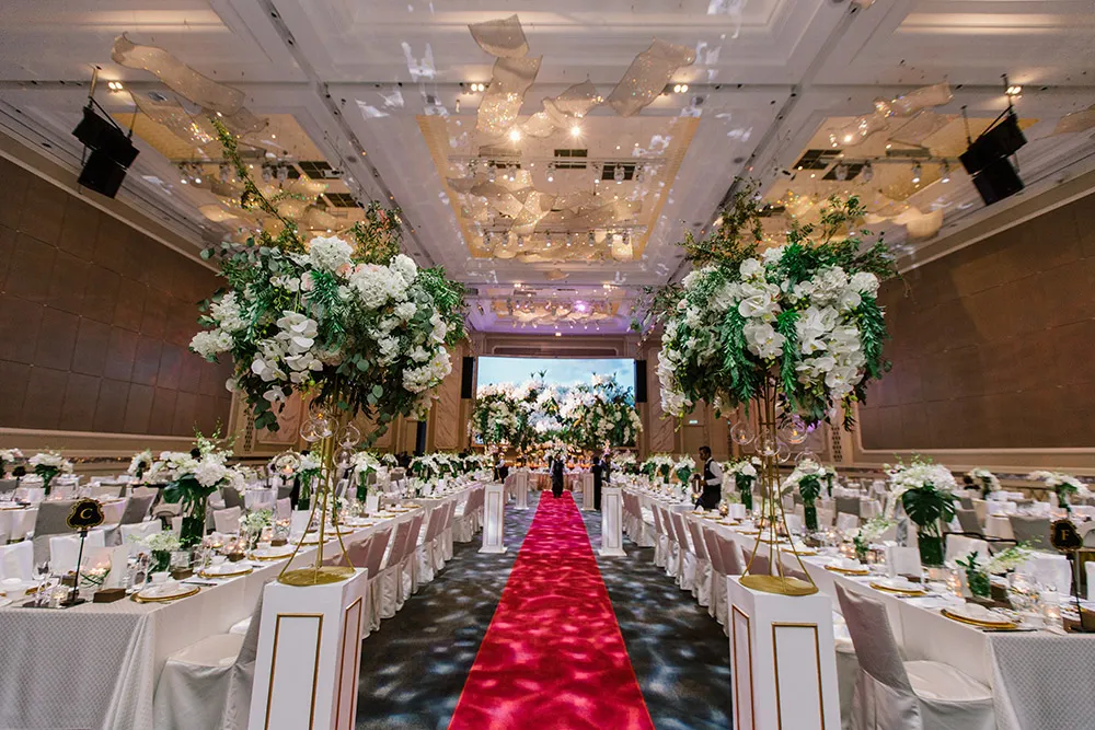 Photo by Louis Gan of Munkeat Studio. theweddingnotebook.com