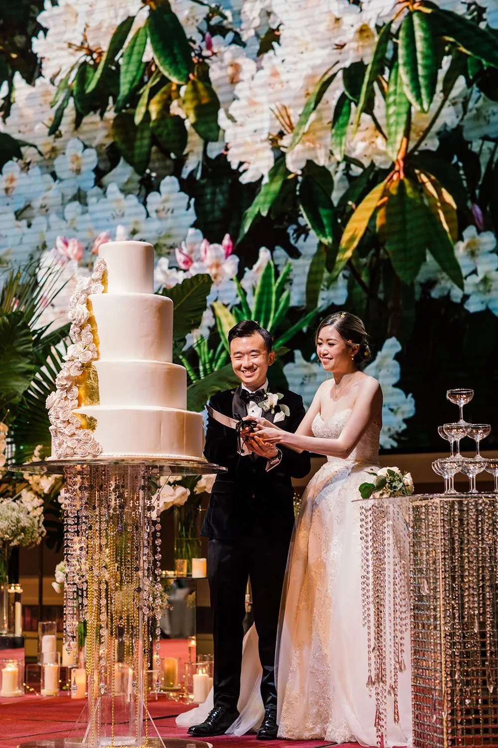 Photo by Louis Gan of Munkeat Studio. theweddingnotebook.com