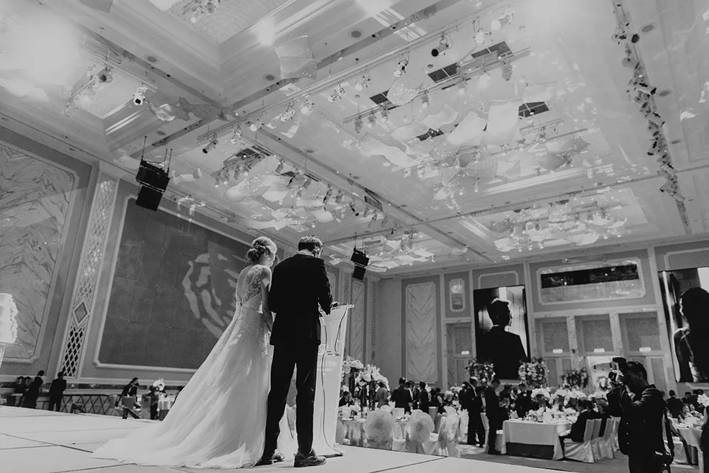 Photo by Louis Gan of Munkeat Studio. theweddingnotebook.com