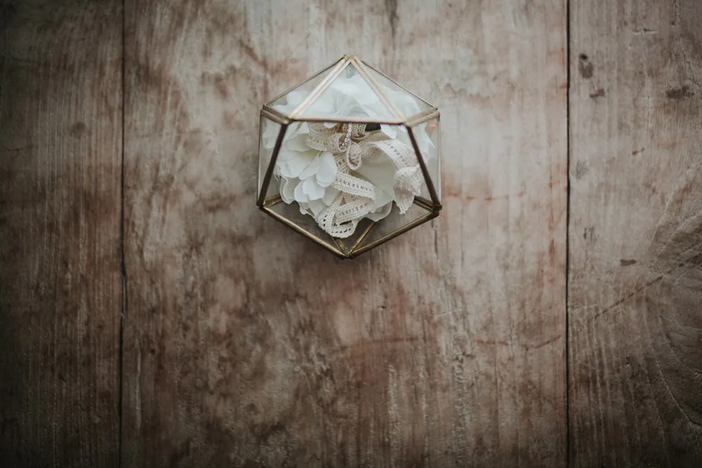 Photo by Iluminen. theweddingnotebook.com