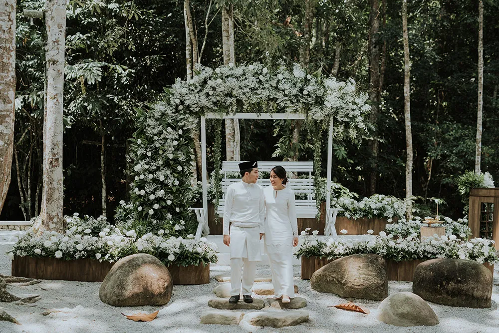 Photo by Jasmine. A Photography. theweddingnotebook.com