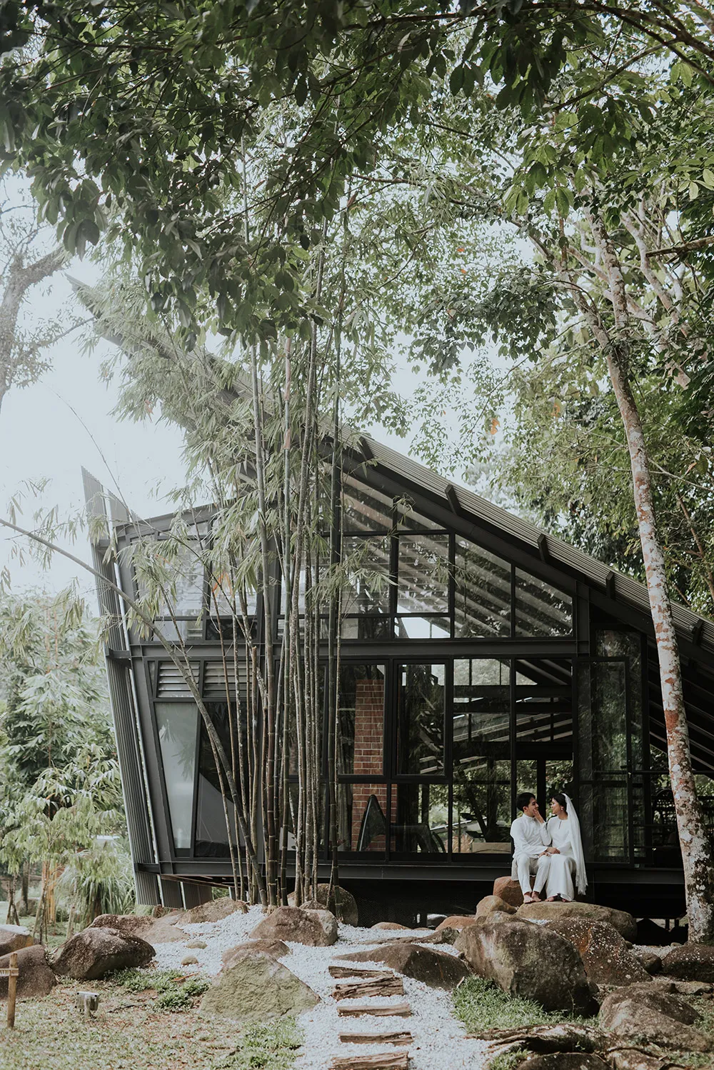 Photo by Jasmine. A Photography. theweddingnotebook.com