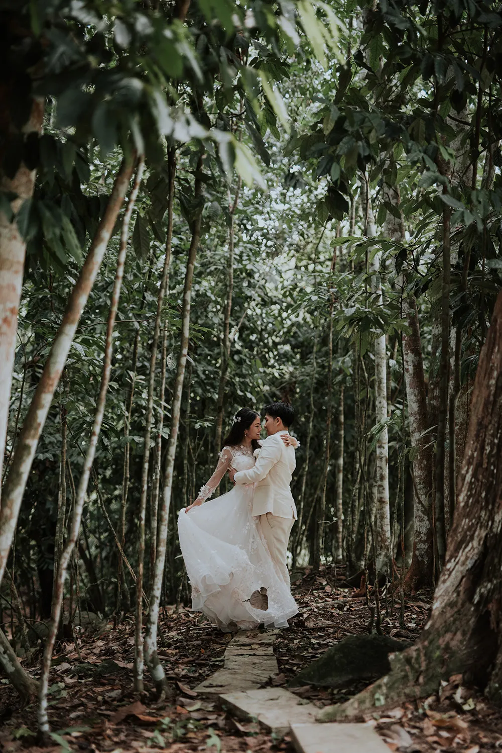 Photo by Jasmine. A Photography. theweddingnotebook.com