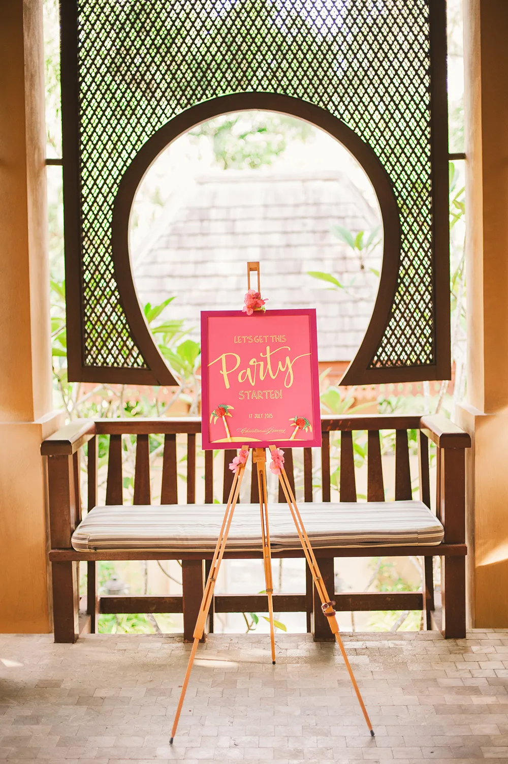 Photo by Munkeat Photography. theweddingnotebook.com