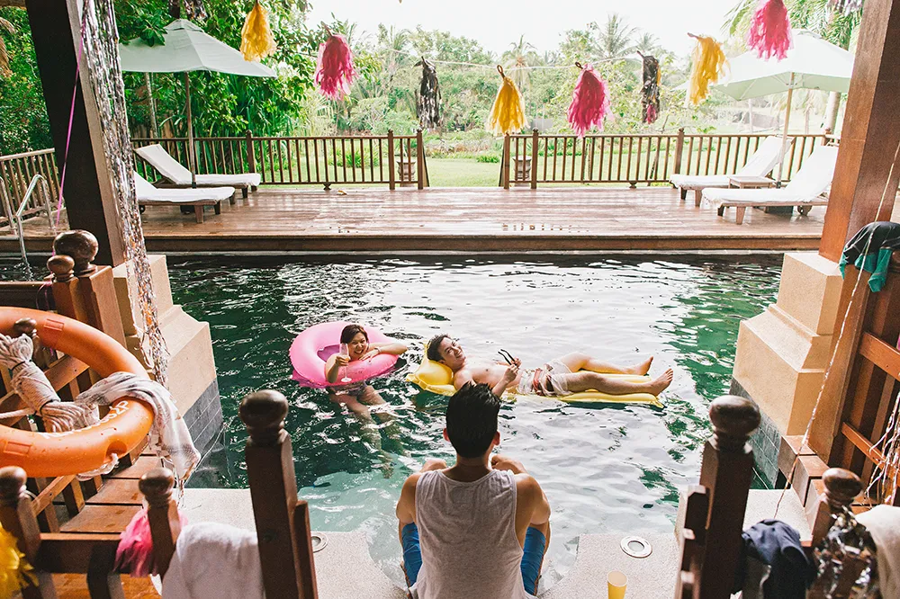 Photo by Munkeat Photography. theweddingnotebook.com