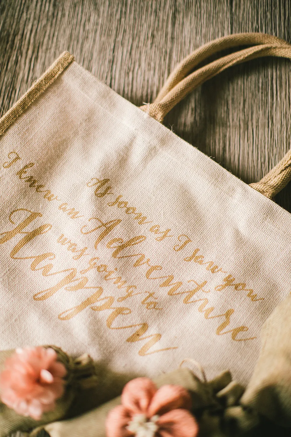 Photo by Munkeat Photography. theweddingnotebook.com