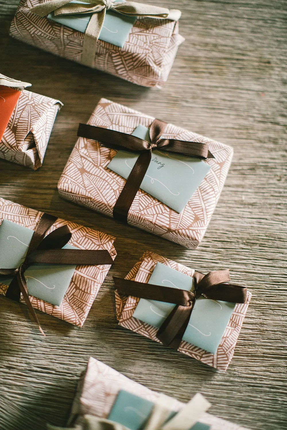 Photo by Munkeat Photography. theweddingnotebook.com