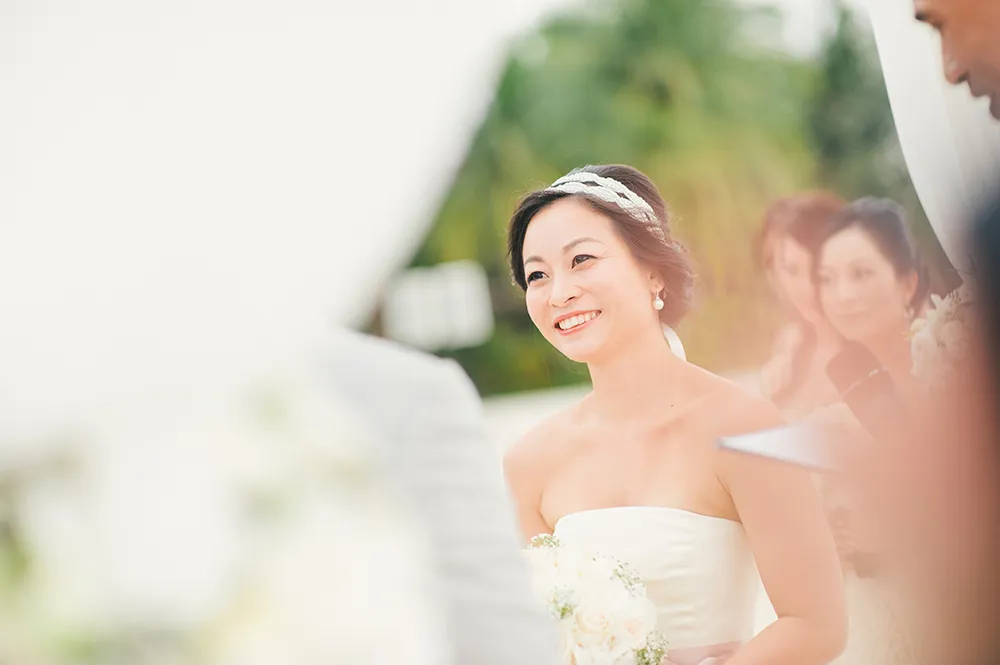 Photo by Munkeat Photography. theweddingnotebook.com