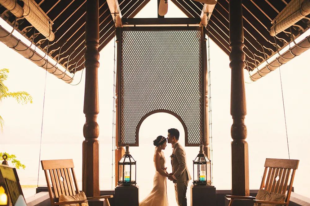 Photo by Munkeat Photography. theweddingnotebook.com