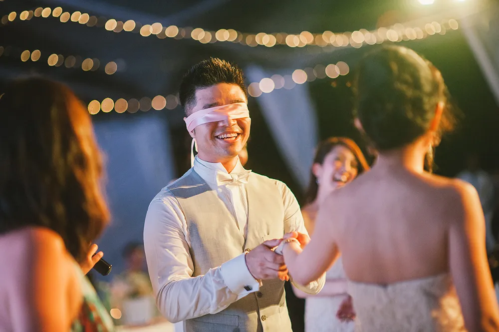 Photo by Munkeat Photography. theweddingnotebook.com