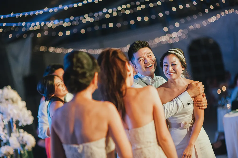 Photo by Munkeat Photography. theweddingnotebook.com