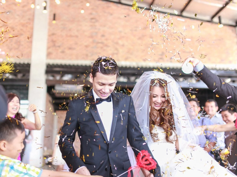 A Yellow And Black Movie Premiere-Themed Wedding