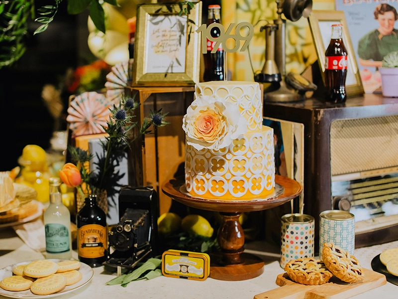 A Yellow Retro Party At UoVo