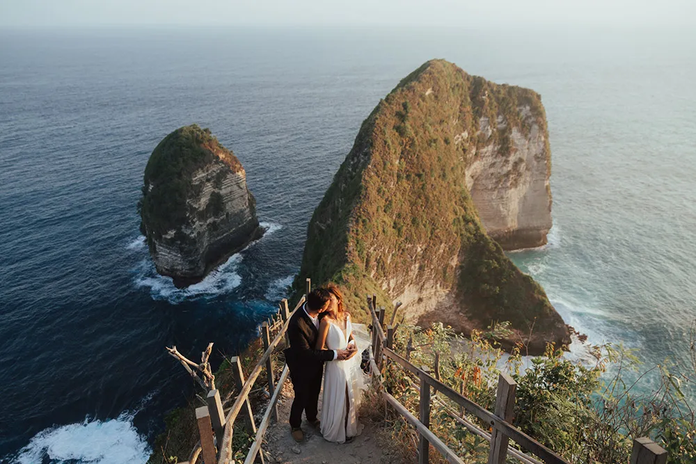 Photo by Fire Wood &amp; Earth. theweddingnotebook.com