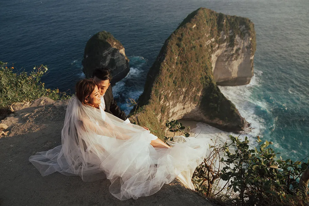 Photo by Fire Wood &amp; Earth. theweddingnotebook.com