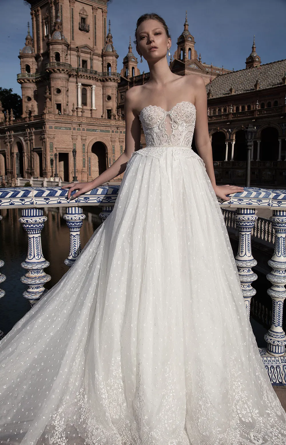 ANASTASIA - Alon Livne 2017 Bridal Collection. theweddingnotebook.com