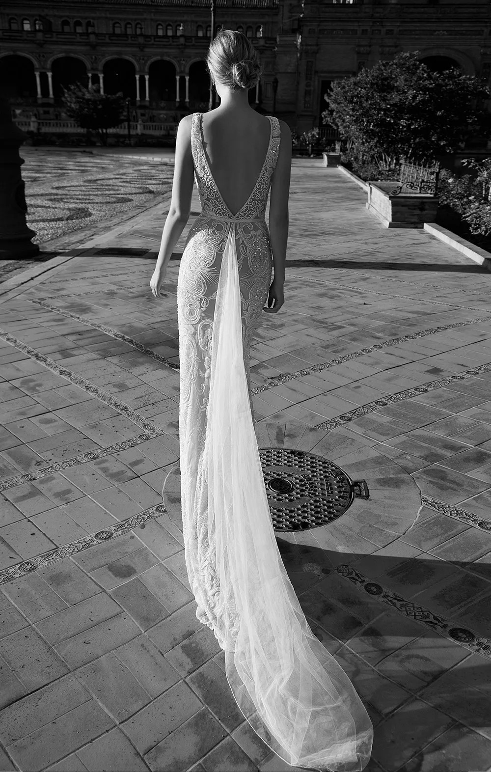 AMANDA - Alon Livne 2017 Bridal Collection. theweddingnotebook.com