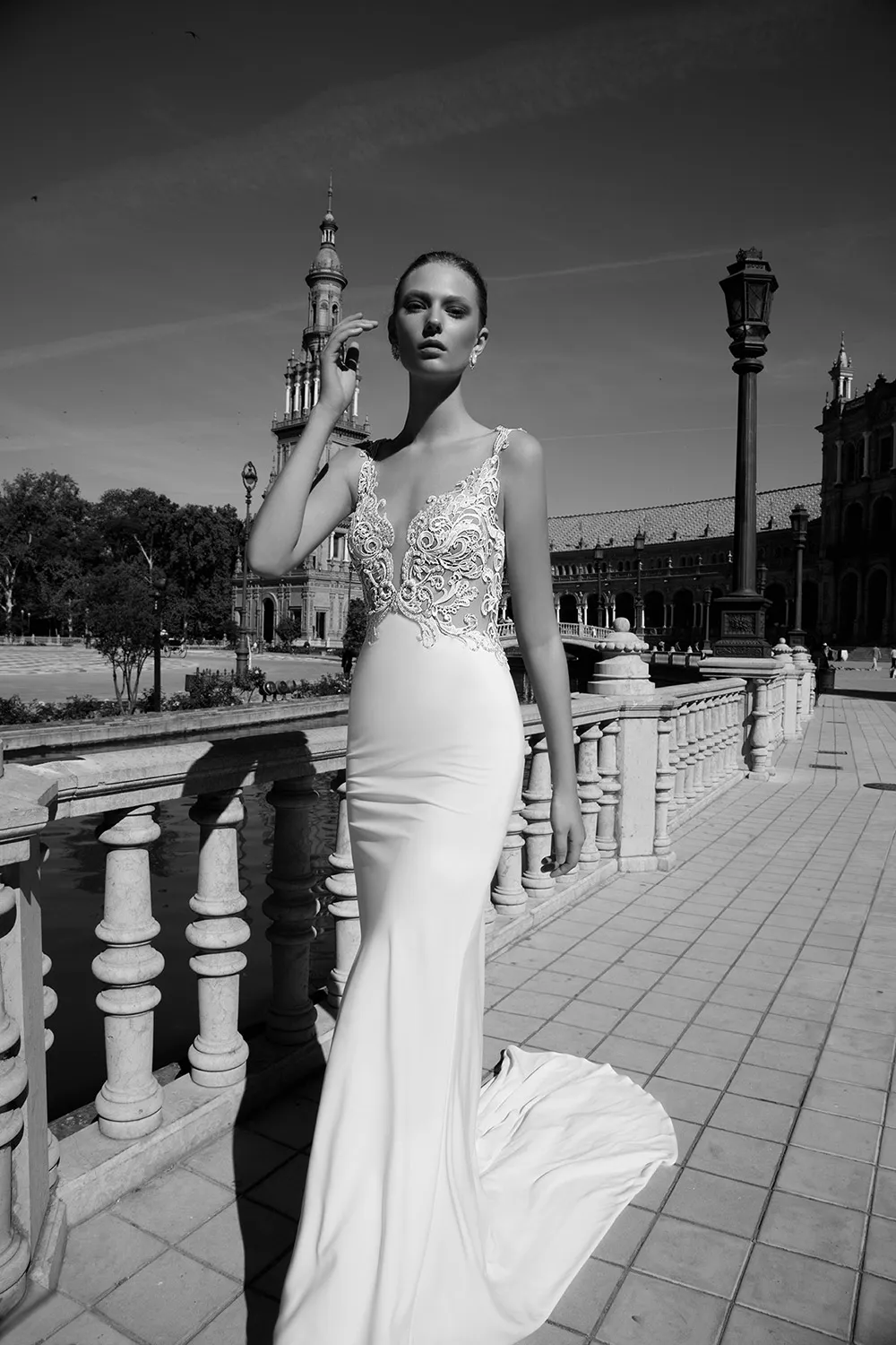 MARILYN - Alon Livne 2017 Bridal Collection. theweddingnotebook.com