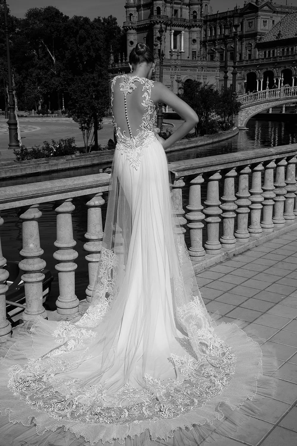 MARILYN - Alon Livne 2017 Bridal Collection. theweddingnotebook.com