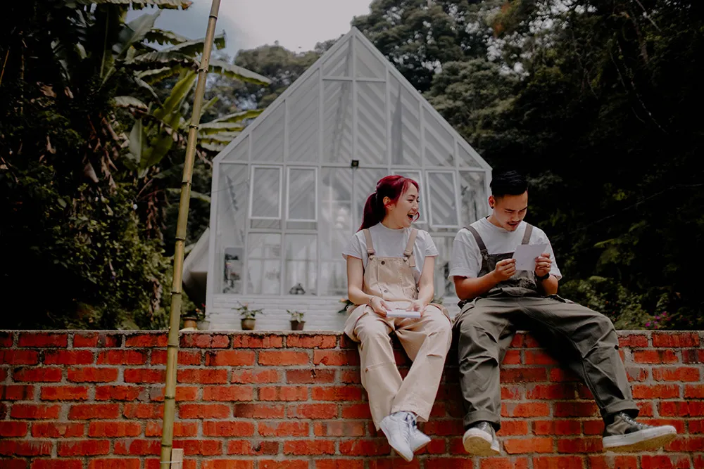 Photo by Jessielyee Photography. theweddingnotebook.com