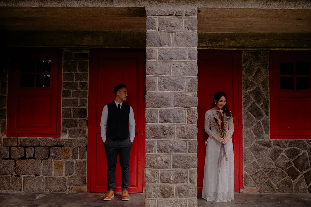 Photo by Jessielyee Photography. theweddingnotebook.com