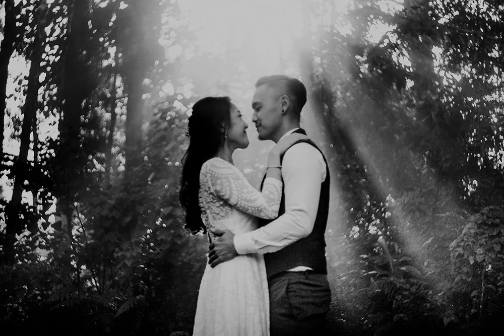 Photo by Jessielyee Photography. theweddingnotebook.com