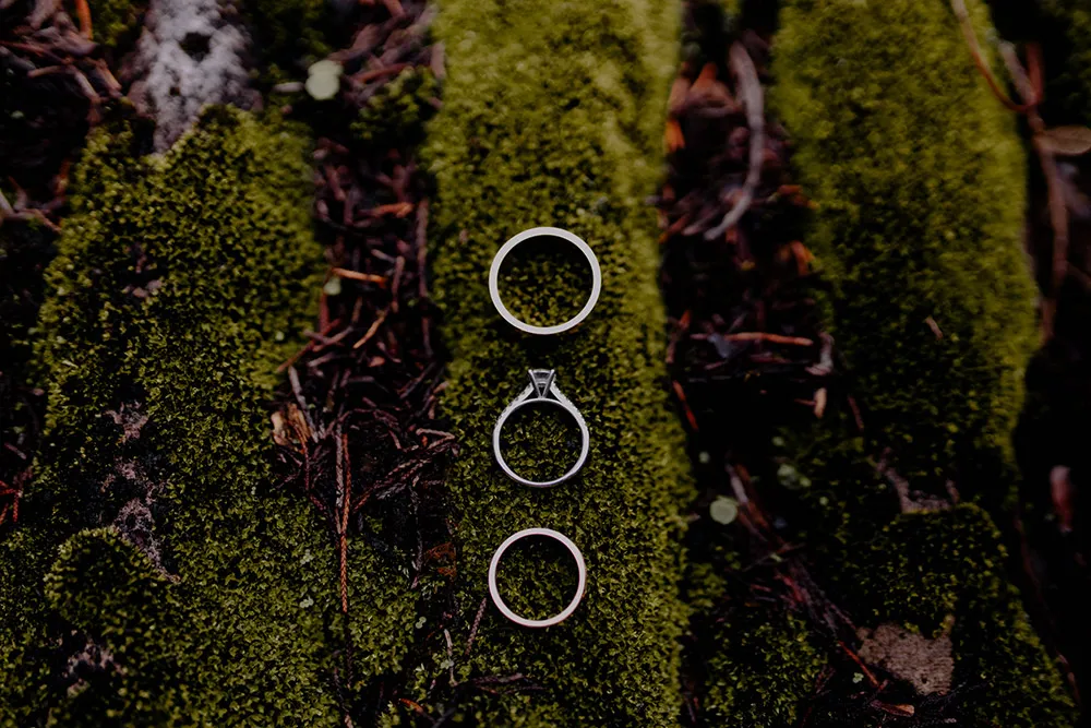 Photo by Jessielyee Photography. theweddingnotebook.com