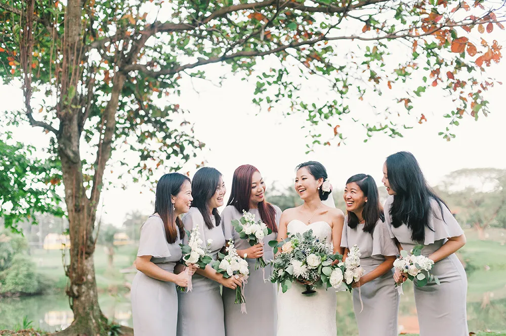 Photo by Munkeat Photography. theweddingnotebook.com