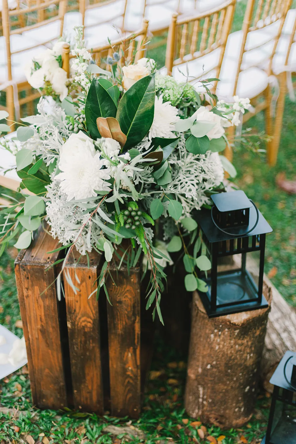 Photo by Munkeat Photography. theweddingnotebook.com