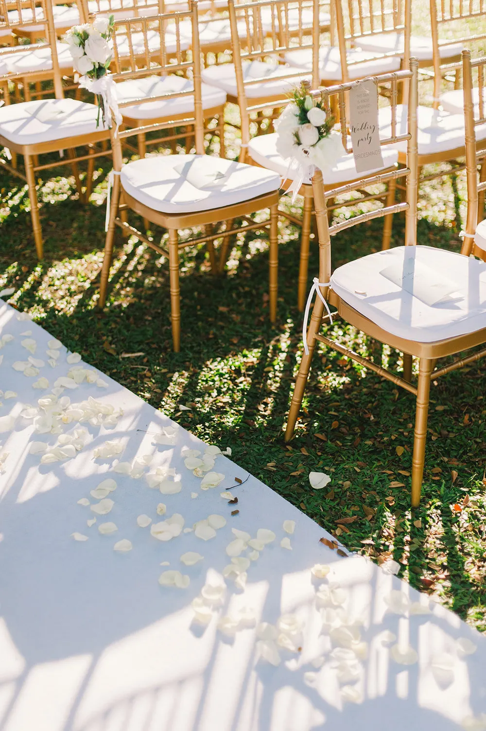 Photo by Munkeat Photography. theweddingnotebook.com