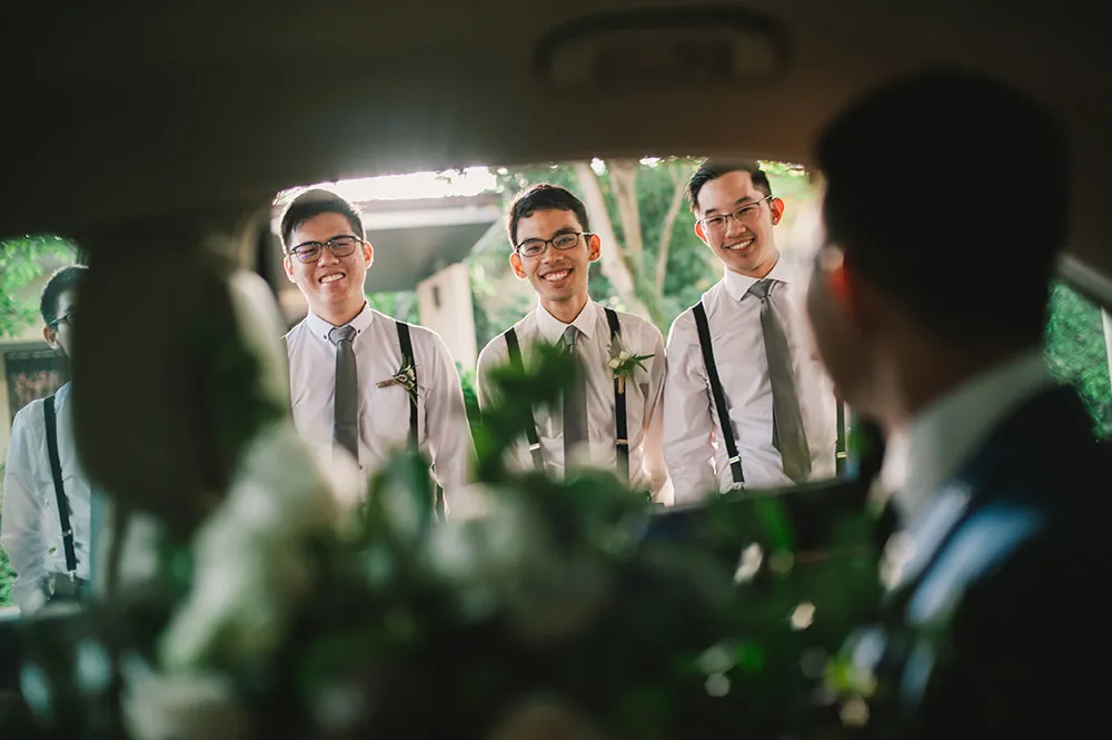 Photo by Munkeat Photography. theweddingnotebook.com