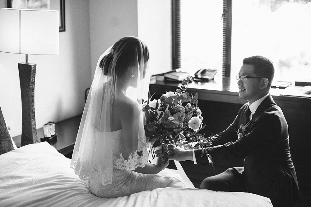 Photo by Munkeat Photography. theweddingnotebook.com