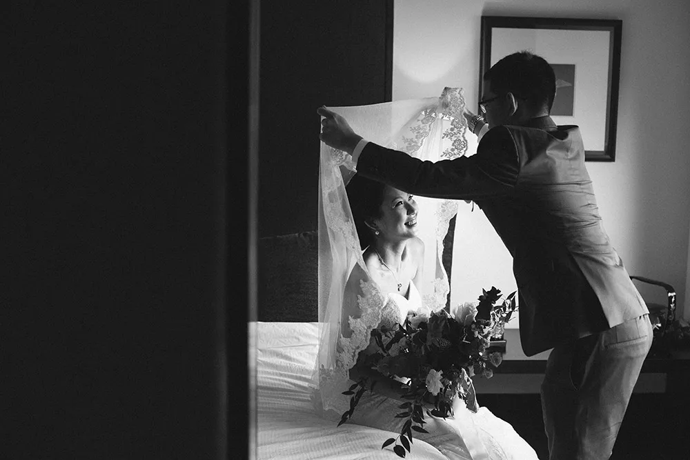 Photo by Munkeat Photography. theweddingnotebook.com
