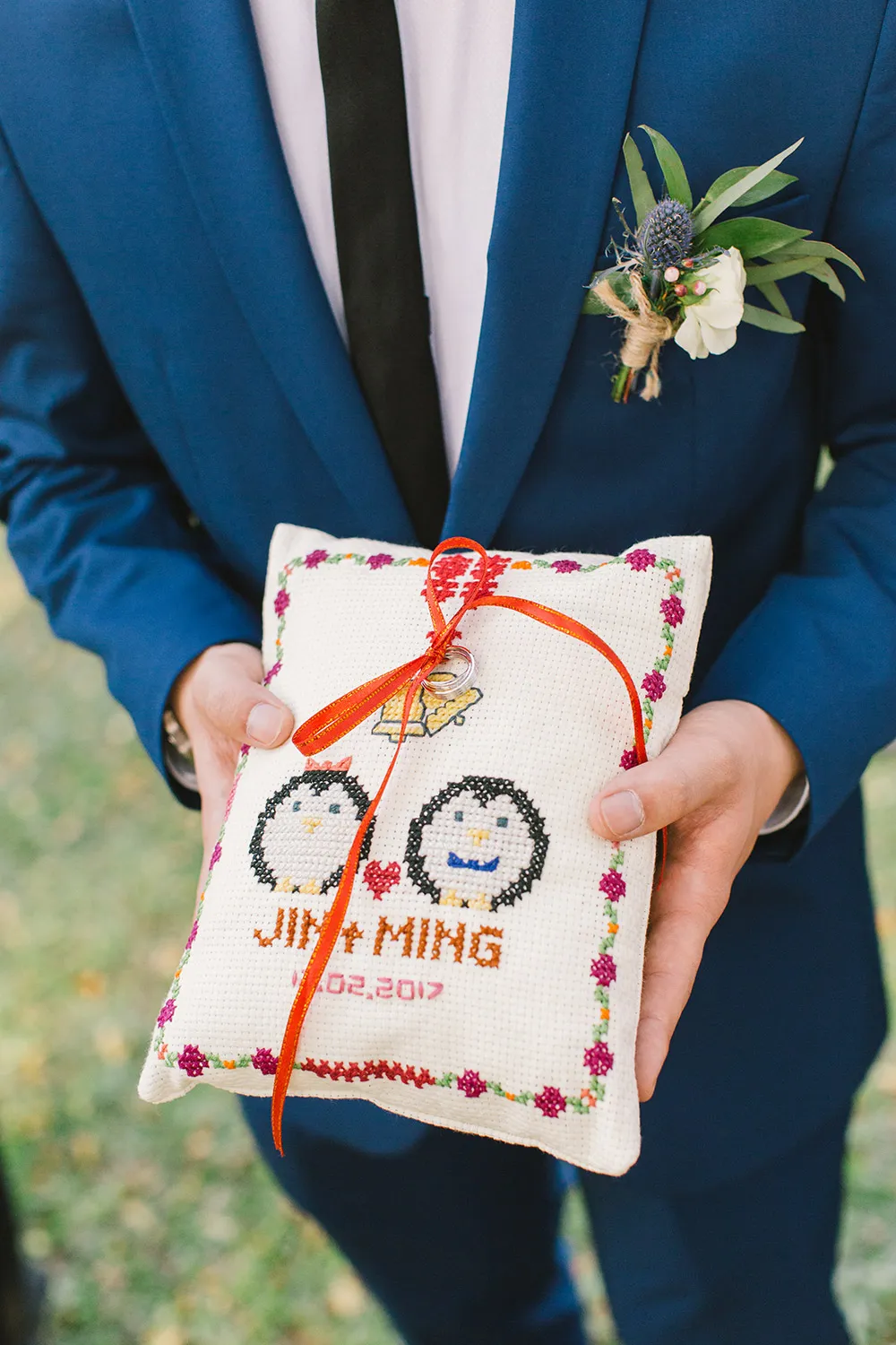 Photo by Munkeat Photography. theweddingnotebook.com