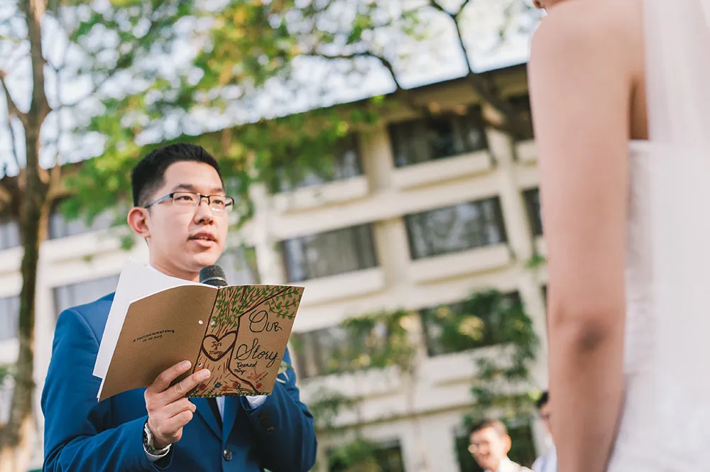 Photo by Munkeat Photography. theweddingnotebook.com