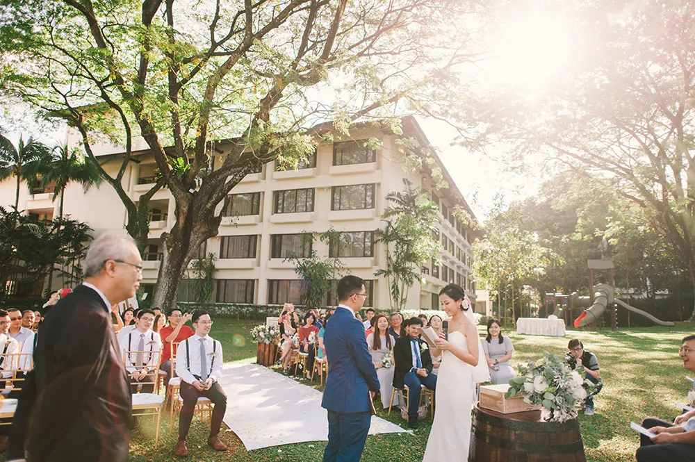 Photo by Munkeat Photography. theweddingnotebook.com