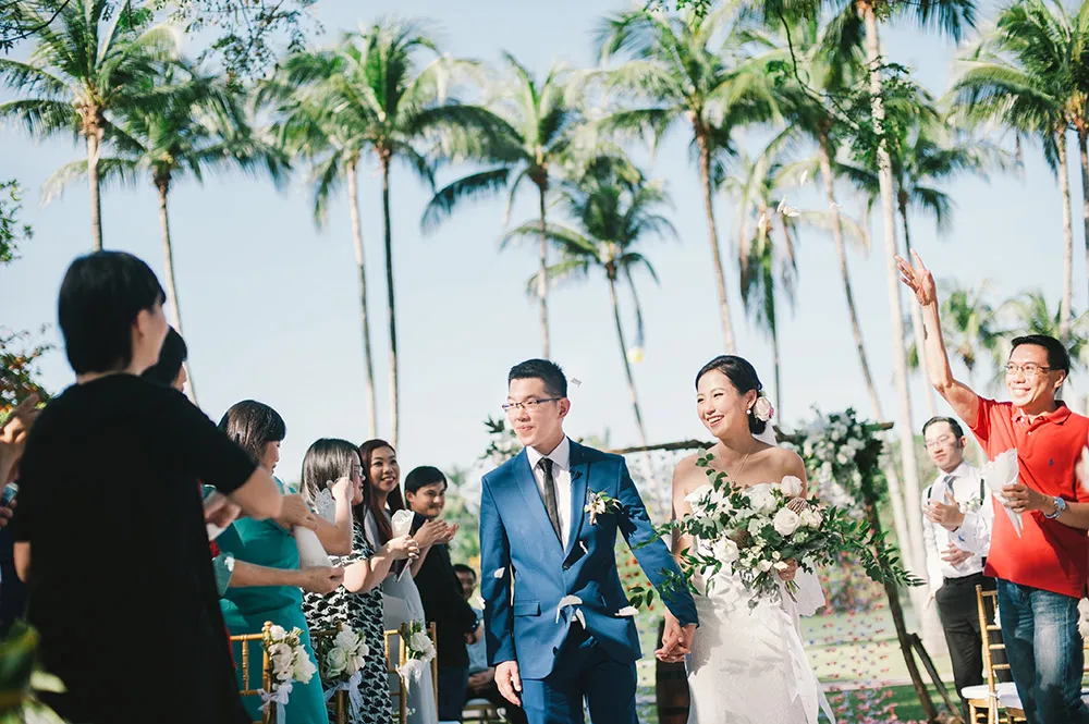 Photo by Munkeat Photography. theweddingnotebook.com