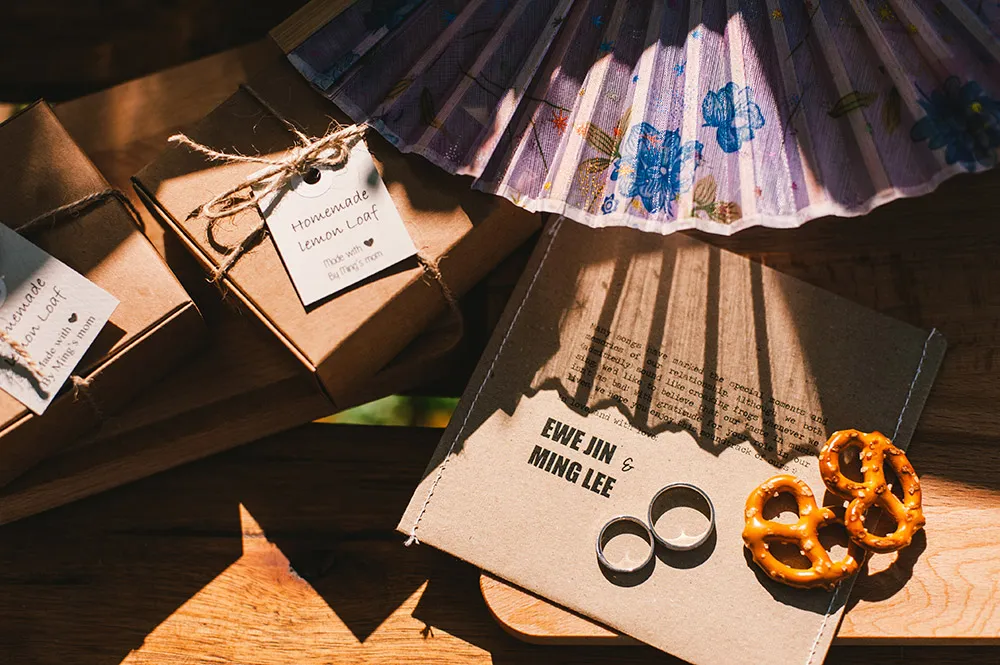 Photo by Munkeat Photography. theweddingnotebook.com