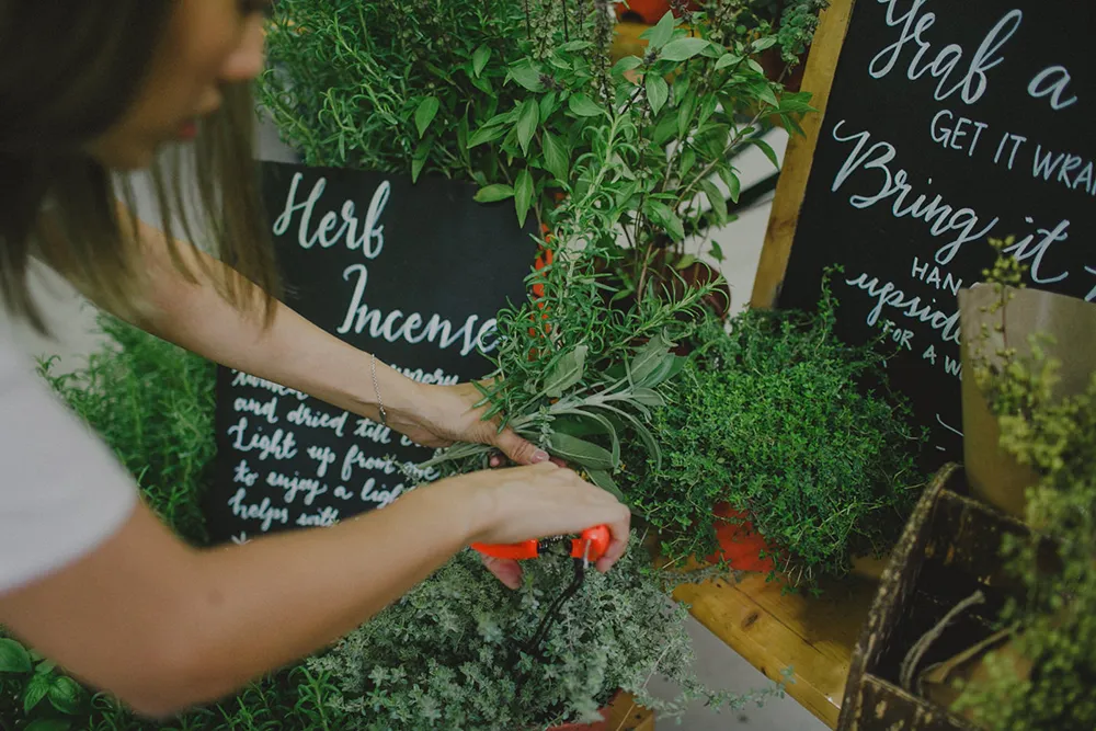 Photo by Samuel Goh Photography. theweddingnotebook.com