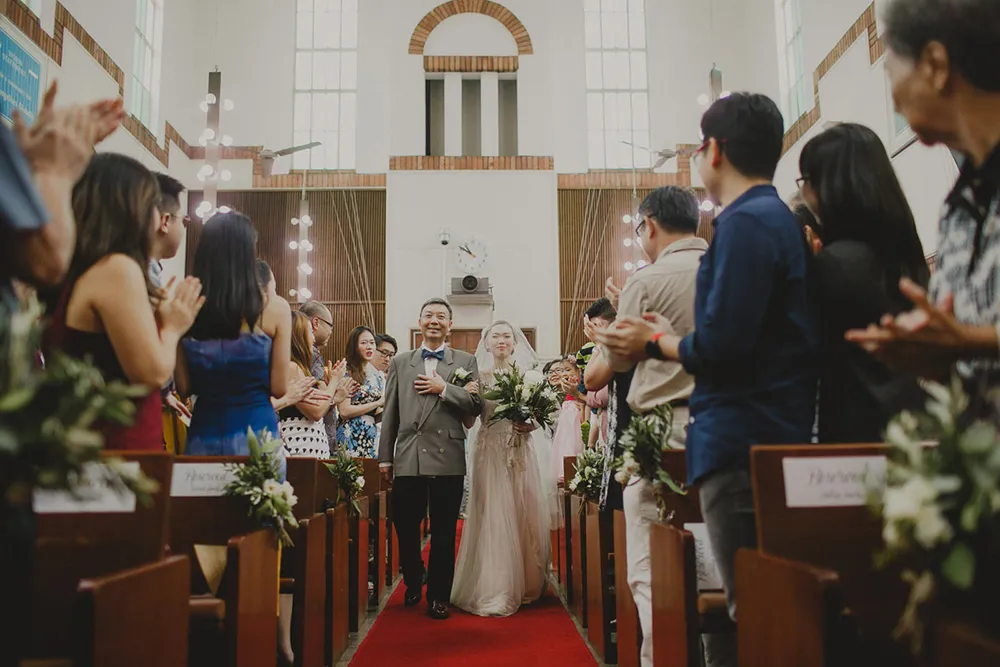 Photo by Samuel Goh Photography. theweddingnotebook.com