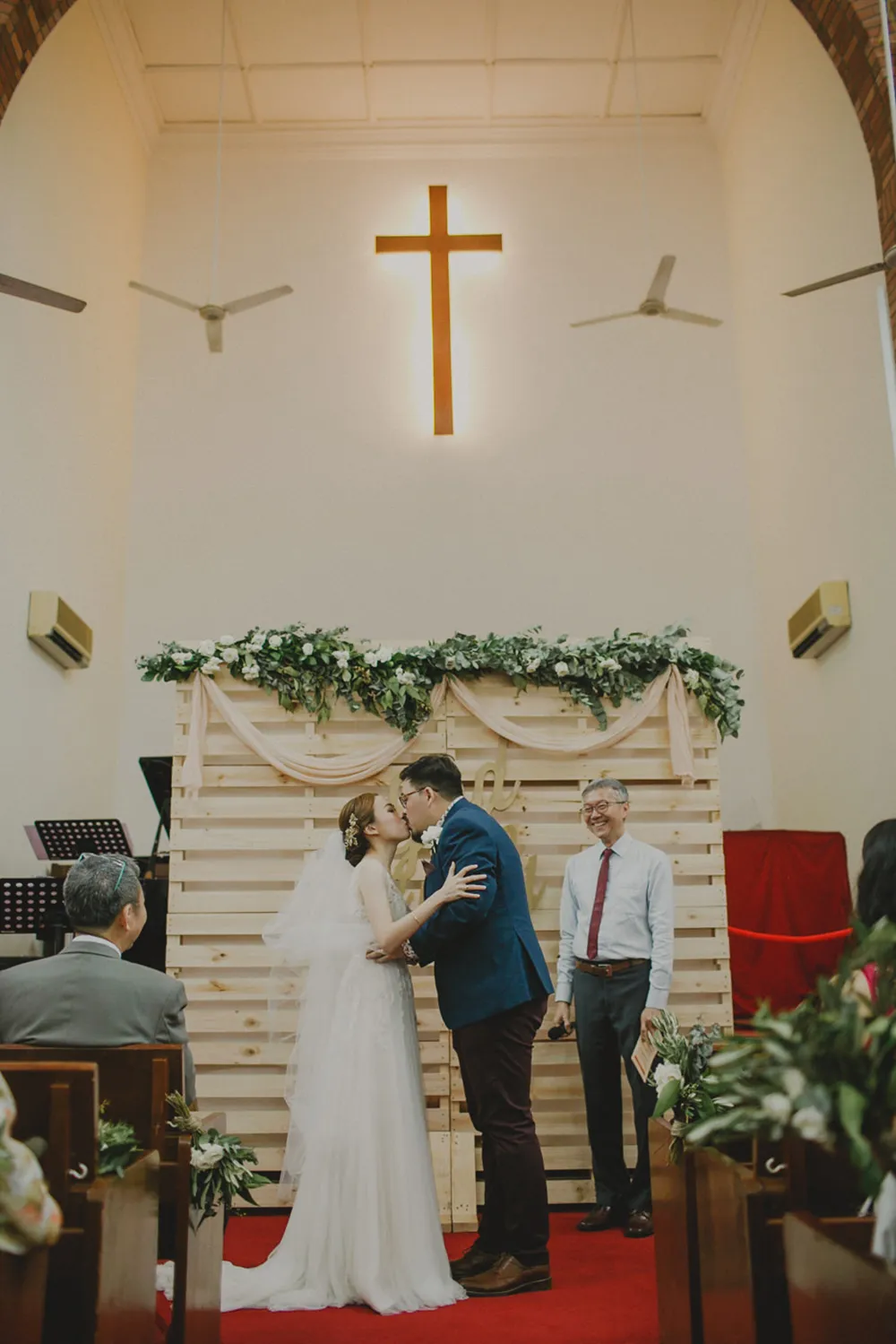 Photo by Samuel Goh Photography. theweddingnotebook.com